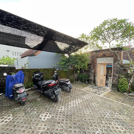 Belimbing Guest House Canggu Exterior photo